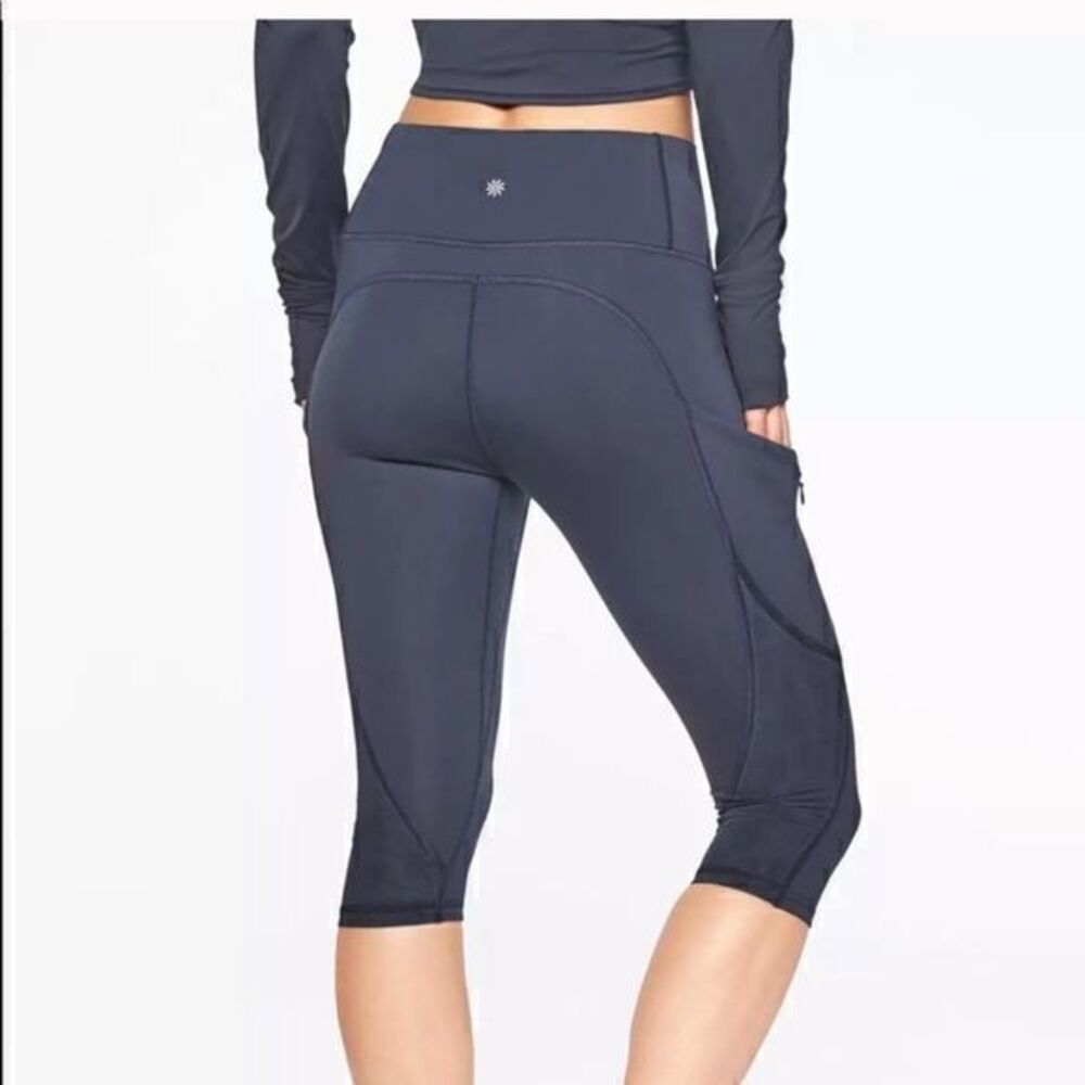 Athleta Up For Anything Skulptek mesh inserts capri leggings shorts